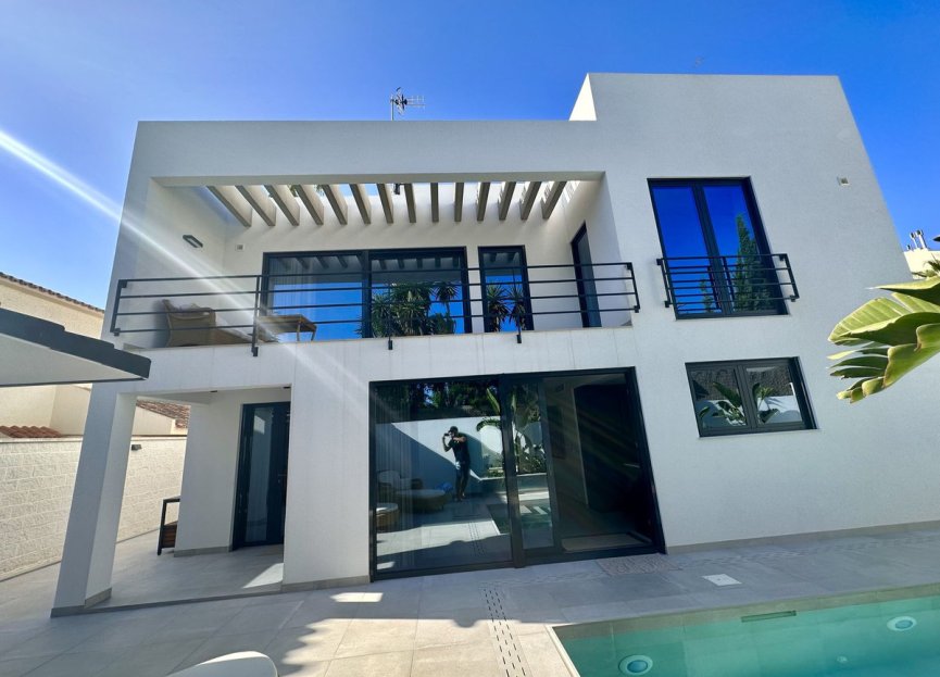 Resale - House - Detached Villa - Marbella - Puerto Banús