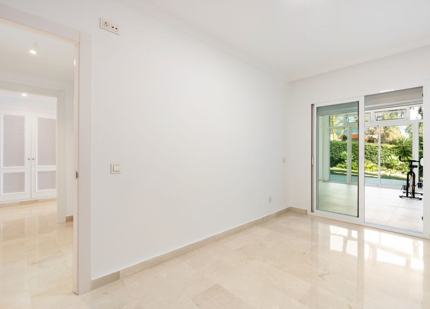 Resale - Apartment - Middle Floor Apartment - Benahavís - La Quinta