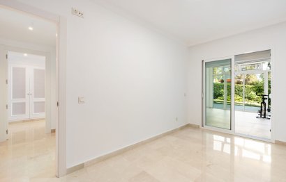 Resale - Apartment - Middle Floor Apartment - Benahavís - La Quinta