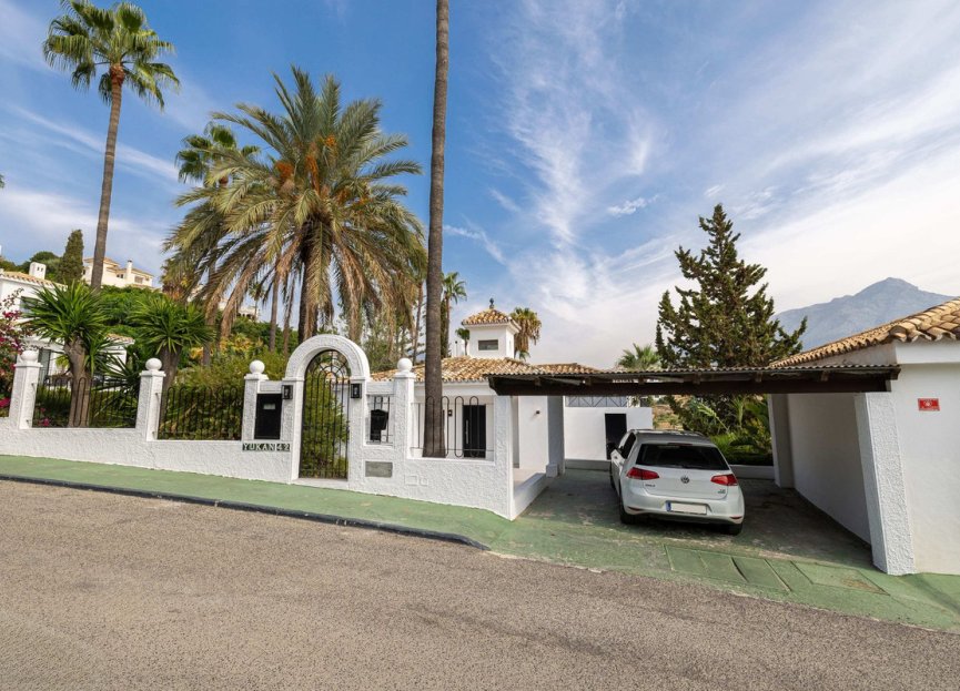 Resale - House - Detached Villa - Marbella - Nueva Andalucia