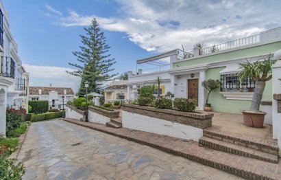 Resale - Apartment - Ground Floor Apartment - Marbella - Nueva Andalucia