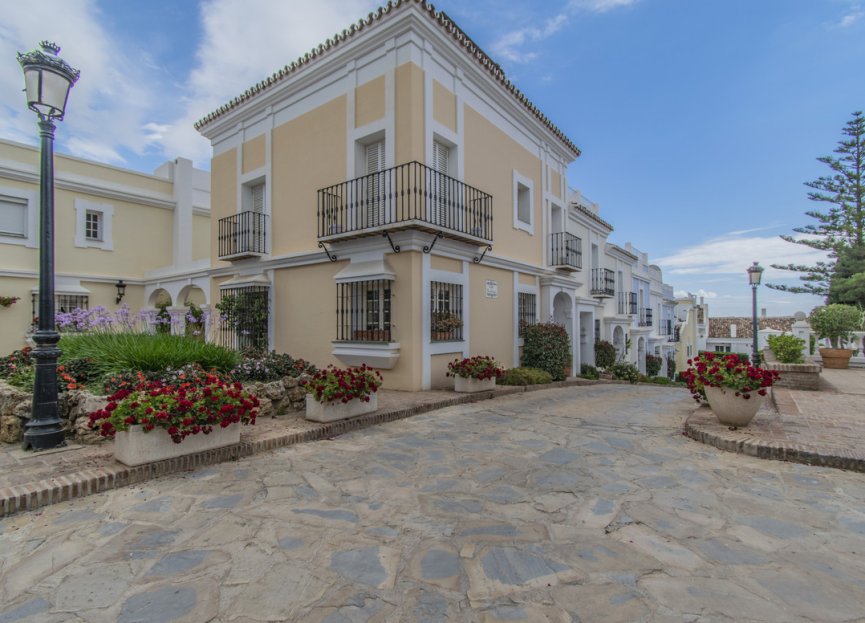 Resale - Apartment - Ground Floor Apartment - Marbella - Nueva Andalucia