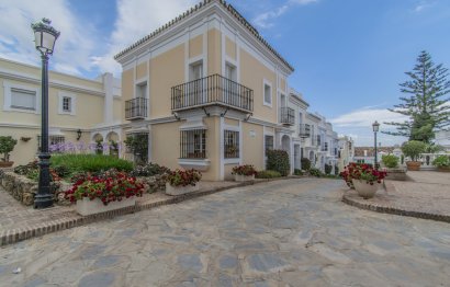 Resale - Apartment - Ground Floor Apartment - Marbella - Nueva Andalucia