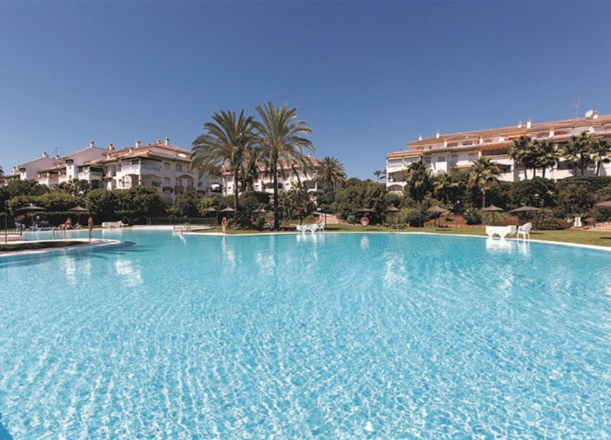 Resale - Apartment - Middle Floor Apartment - Marbella - Nueva Andalucia