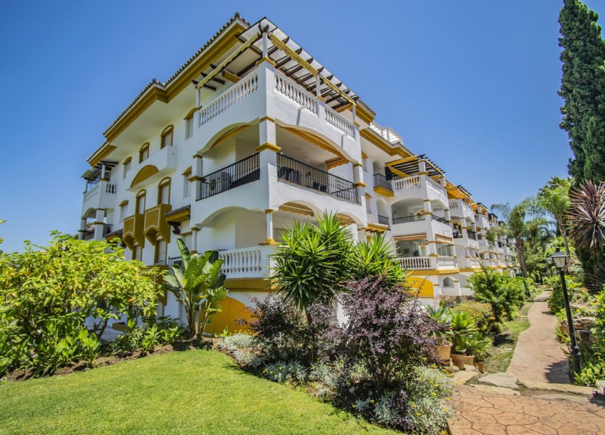 Resale - Apartment - Middle Floor Apartment - Marbella - Nueva Andalucia