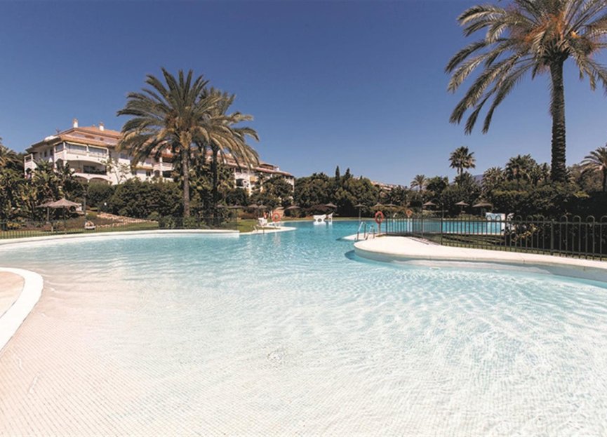 Resale - Apartment - Middle Floor Apartment - Marbella - Nueva Andalucia