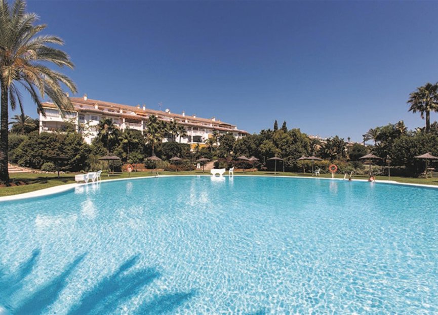 Resale - Apartment - Middle Floor Apartment - Marbella - Nueva Andalucia