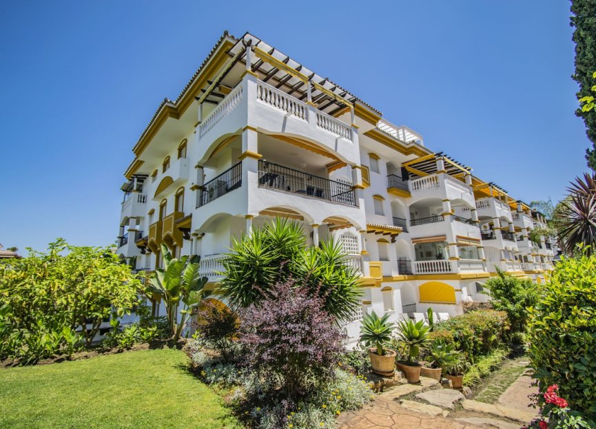 Resale - Apartment - Middle Floor Apartment - Marbella - Nueva Andalucia