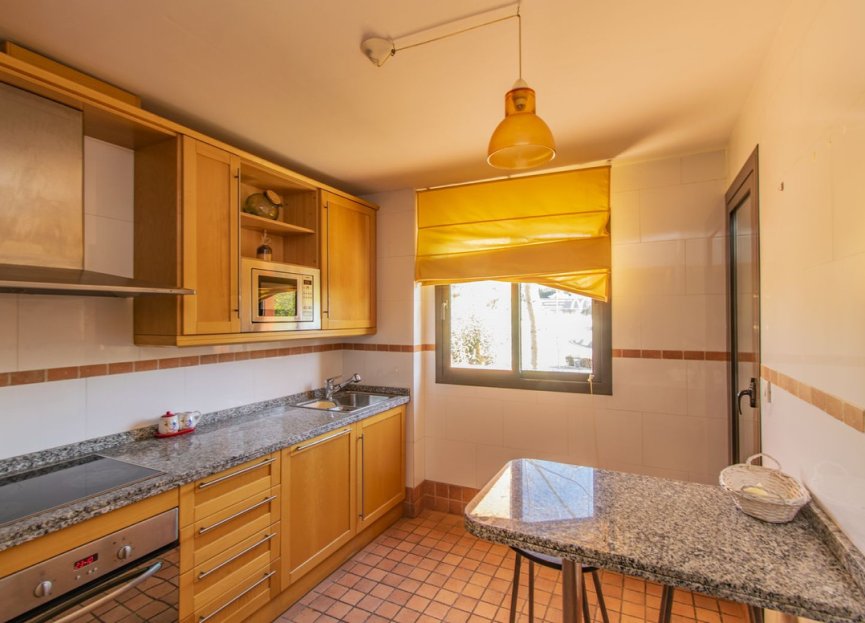 Resale - Apartment - Middle Floor Apartment - Estepona - New Golden Mile