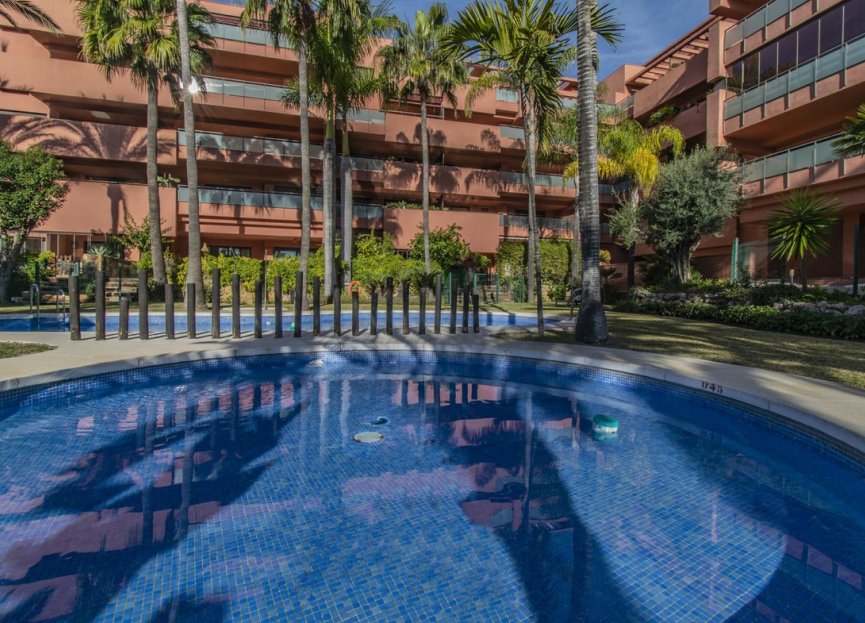 Resale - Apartment - Middle Floor Apartment - Estepona - New Golden Mile