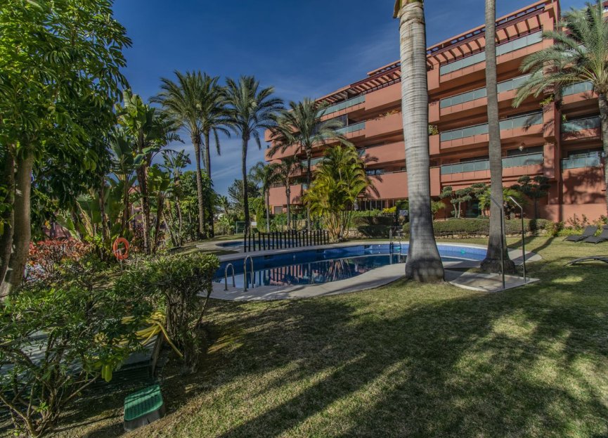 Resale - Apartment - Middle Floor Apartment - Estepona - New Golden Mile