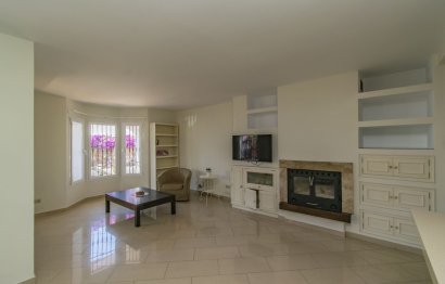 Resale - Apartment - Ground Floor Apartment - Marbella - Nueva Andalucia