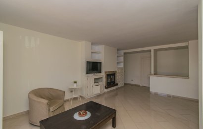 Resale - Apartment - Ground Floor Apartment - Marbella - Nueva Andalucia