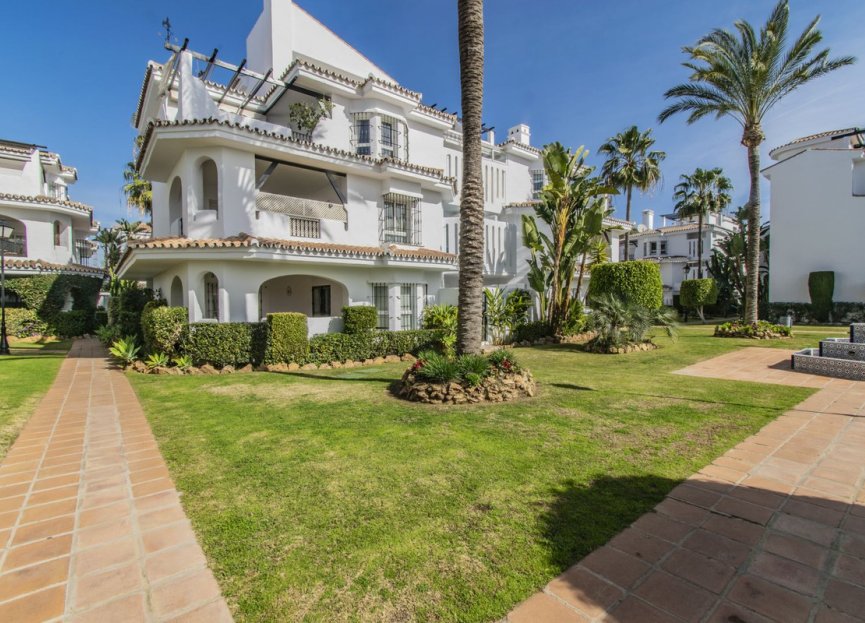 Resale - Apartment - Ground Floor Apartment - Marbella - Nueva Andalucia