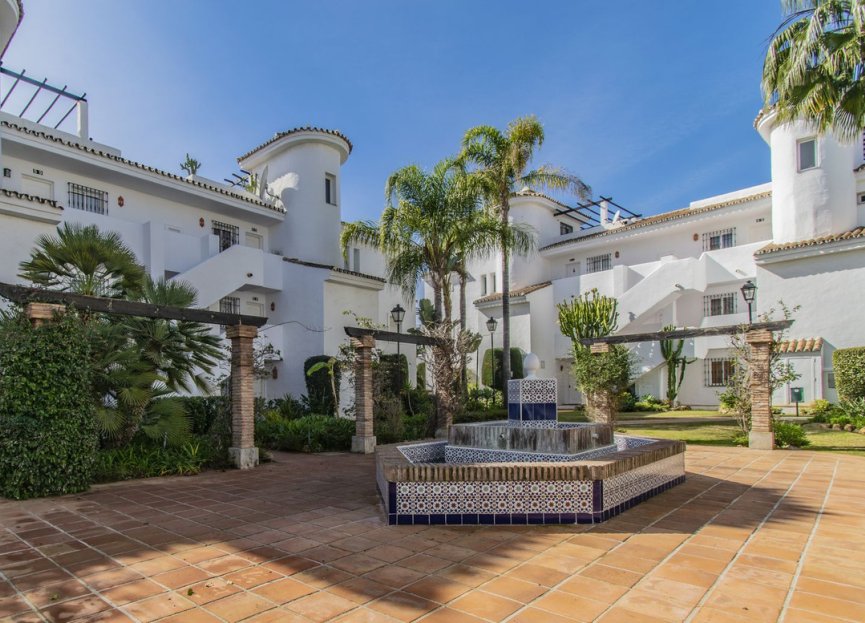 Resale - Apartment - Ground Floor Apartment - Marbella - Nueva Andalucia