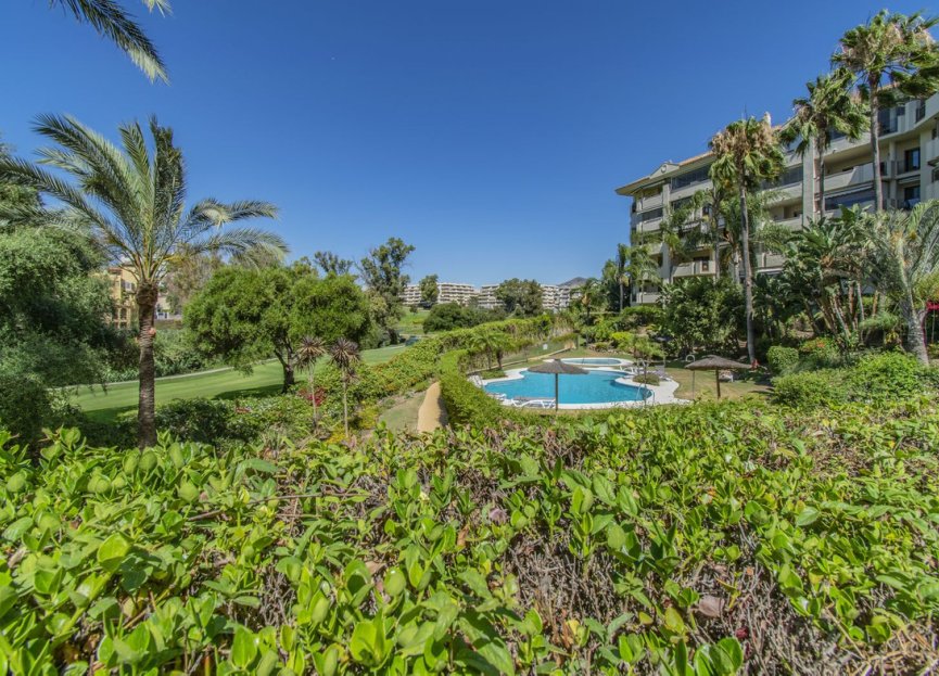 Resale - Apartment - Middle Floor Apartment - Marbella - Guadalmina Alta