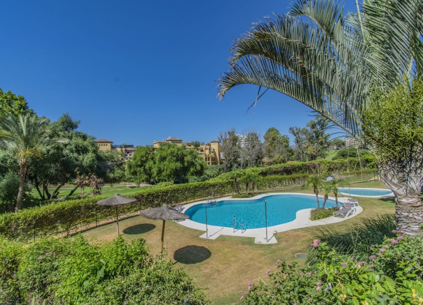 Resale - Apartment - Middle Floor Apartment - Marbella - Guadalmina Alta