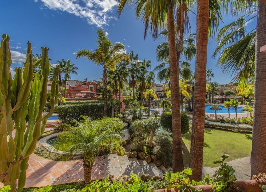 Resale - Apartment - Ground Floor Apartment - Marbella - Puerto Banús