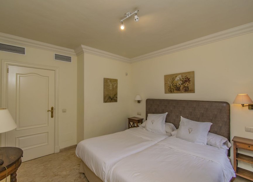 Resale - Apartment - Ground Floor Apartment - Marbella - Puerto Banús