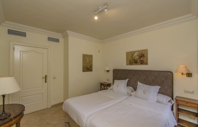 Resale - Apartment - Ground Floor Apartment - Marbella - Puerto Banús