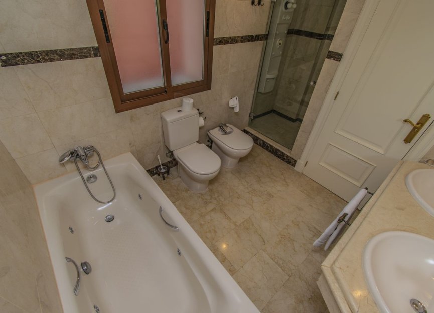 Resale - Apartment - Ground Floor Apartment - Marbella - Puerto Banús