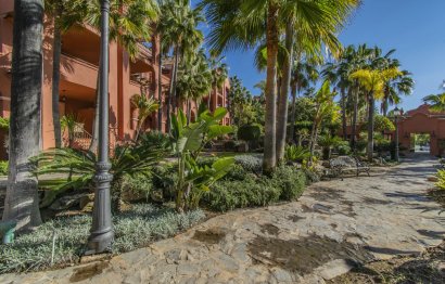 Resale - Apartment - Ground Floor Apartment - Marbella - Puerto Banús