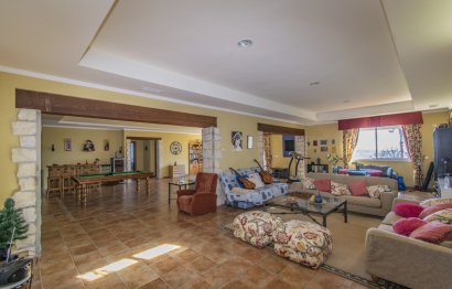 Resale - House - Detached Villa - Estepona - Estepona Centro