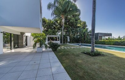 Resale - House - Detached Villa - Marbella - Nagüeles