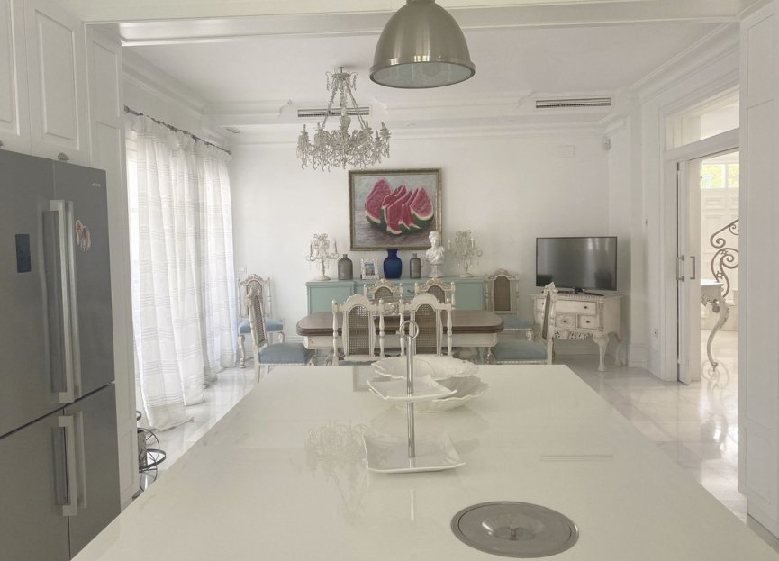 Resale - House - Detached Villa - Marbella