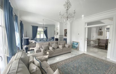 Resale - House - Detached Villa - Marbella