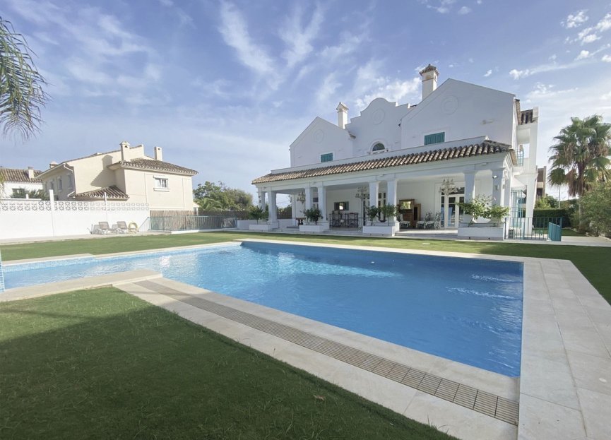 Resale - House - Detached Villa - Marbella