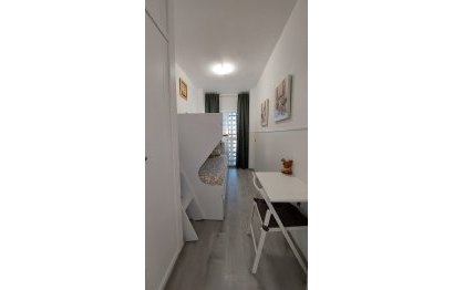 Resale - Apartment - Middle Floor Apartment - Fuengirola - Fuengirola Centro