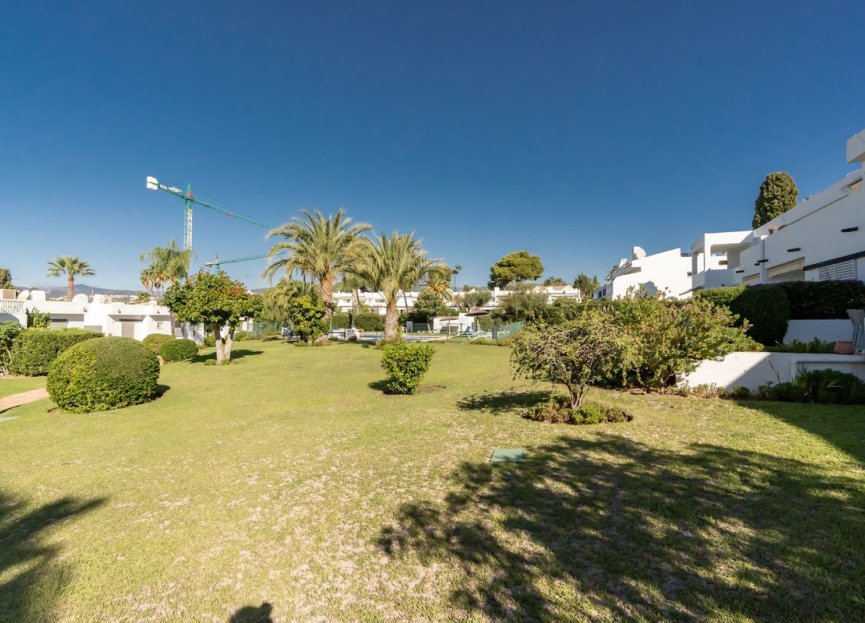 Resale - Apartment - Ground Floor Apartment - Marbella - Nueva Andalucia