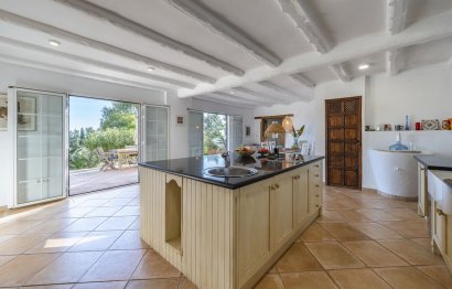 Resale - House - Finca - Cortijo - Estepona - Estepona Centro