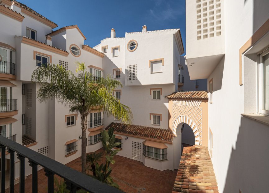 Resale - Apartment - Middle Floor Apartment - Marbella - Puerto Banús