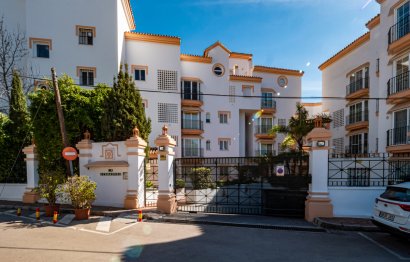 Resale - Apartment - Middle Floor Apartment - Marbella - Puerto Banús