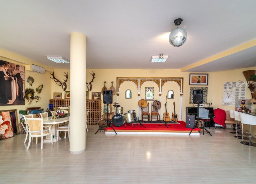 Resale - House - Detached Villa - Marbella - Elviria