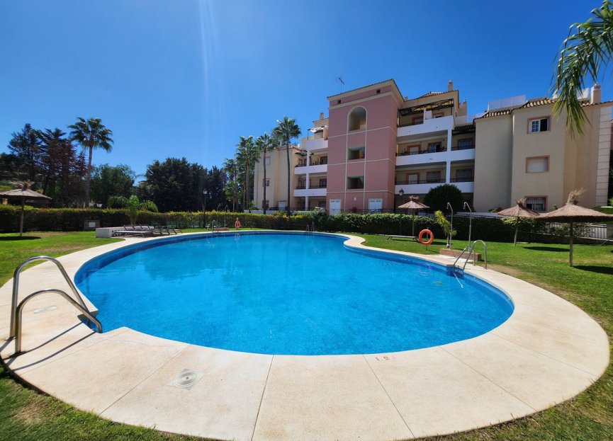 Resale - Apartment - Middle Floor Apartment - Marbella - Nueva Andalucia