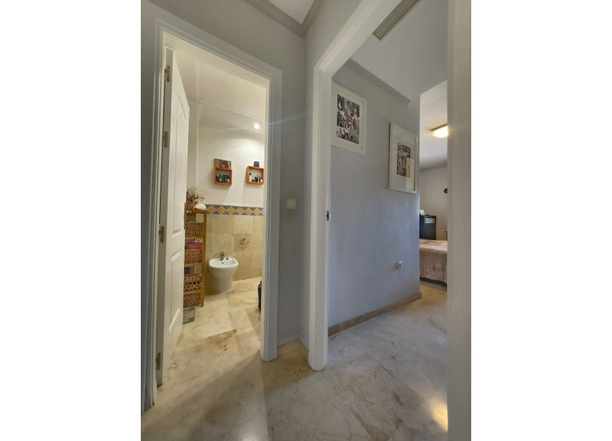 Resale - Apartment - Middle Floor Apartment - Marbella - Nueva Andalucia