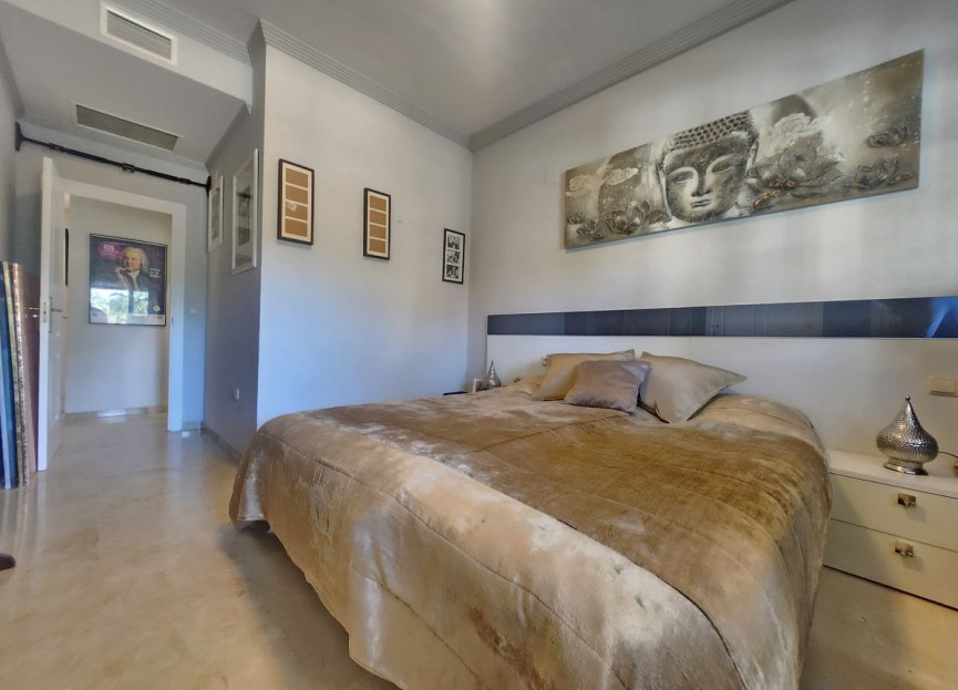 Resale - Apartment - Middle Floor Apartment - Marbella - Nueva Andalucia