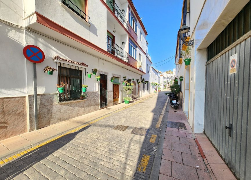 Resale - Apartment - Middle Floor Apartment - Estepona - Estepona Centro