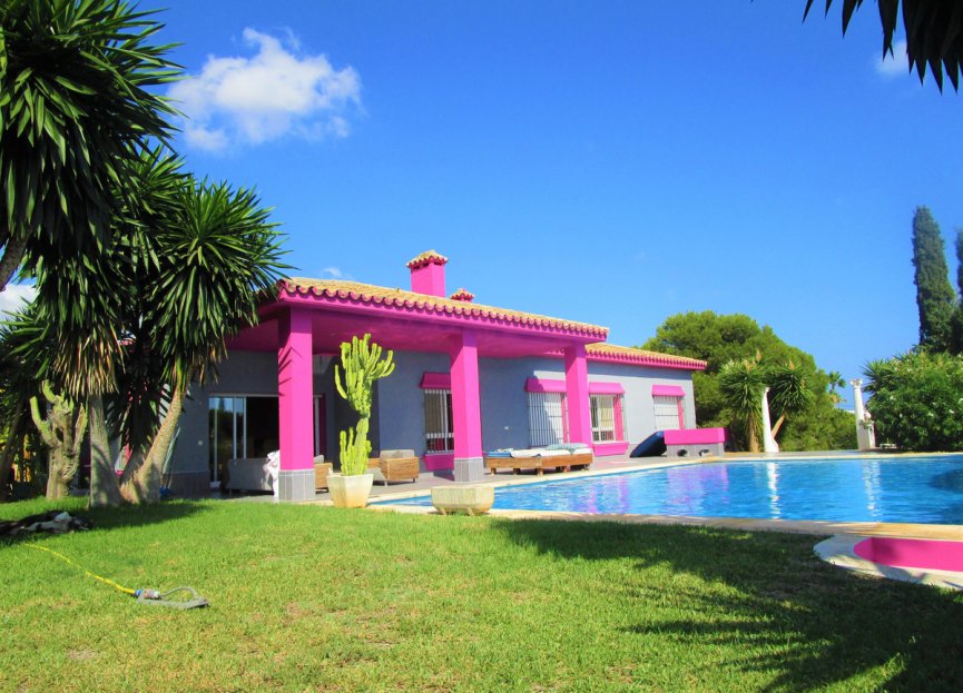 Resale - House - Detached Villa - Marbella - Elviria