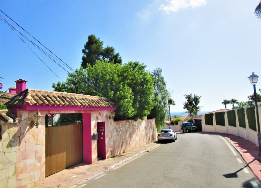 Resale - House - Detached Villa - Marbella - Elviria