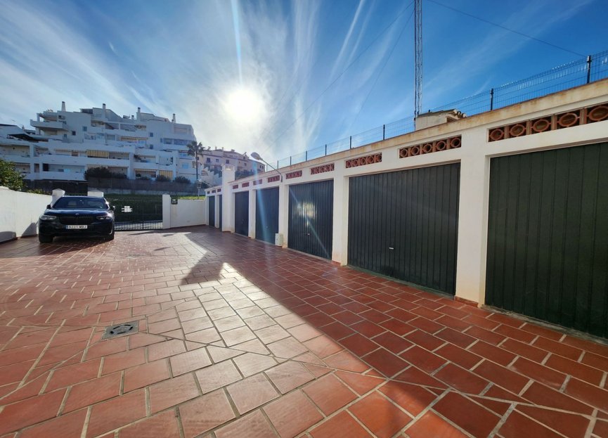 Resale - House - Townhouse - Estepona - Estepona Centro