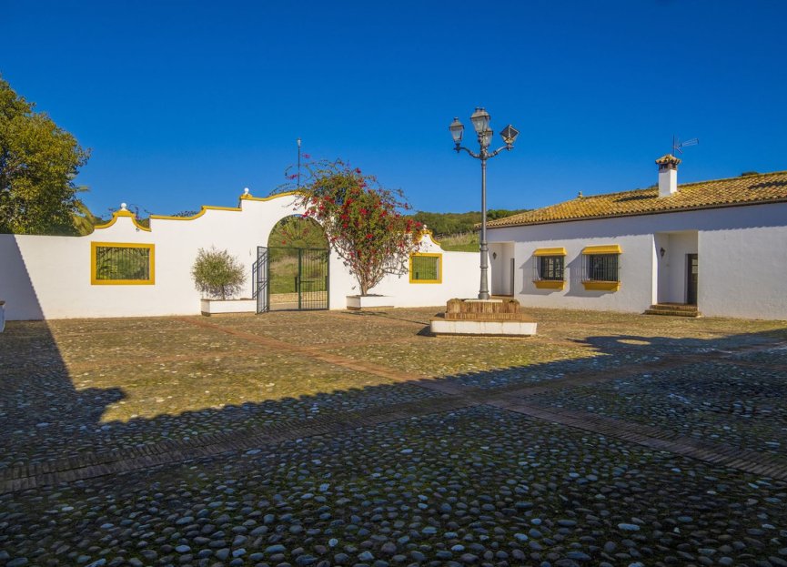 Resale - House - Finca - Cortijo - Estepona - Estepona Centro