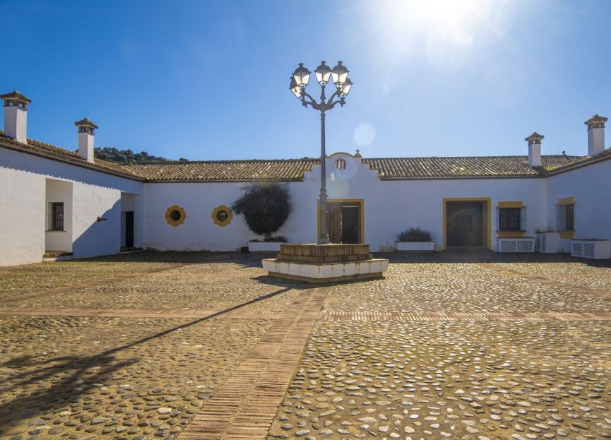 Resale - House - Finca - Cortijo - Estepona - Estepona Centro