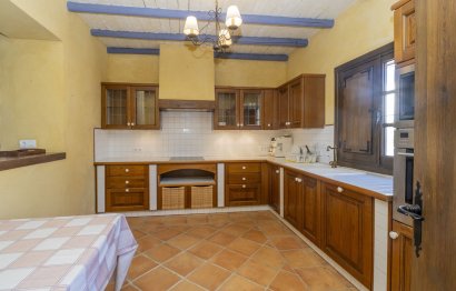 Resale - House - Finca - Cortijo - Estepona - Estepona Centro