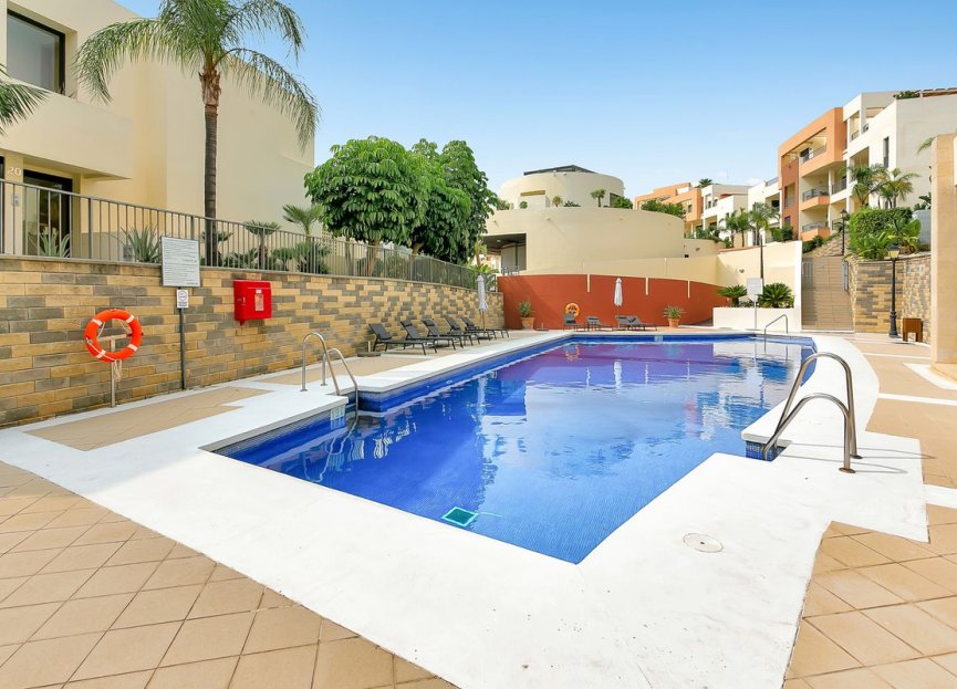 Resale - Apartment - Middle Floor Apartment - Marbella - Altos de los Monteros