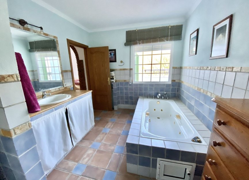 Resale - House - Detached Villa - Benahavís - Benahavís Centro