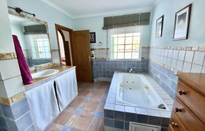 Resale - House - Detached Villa - Benahavís - Benahavís Centro